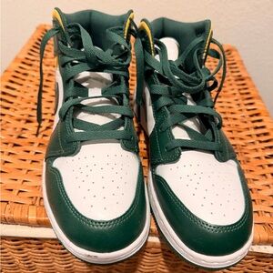 Nike Kids Green and White Sneakers